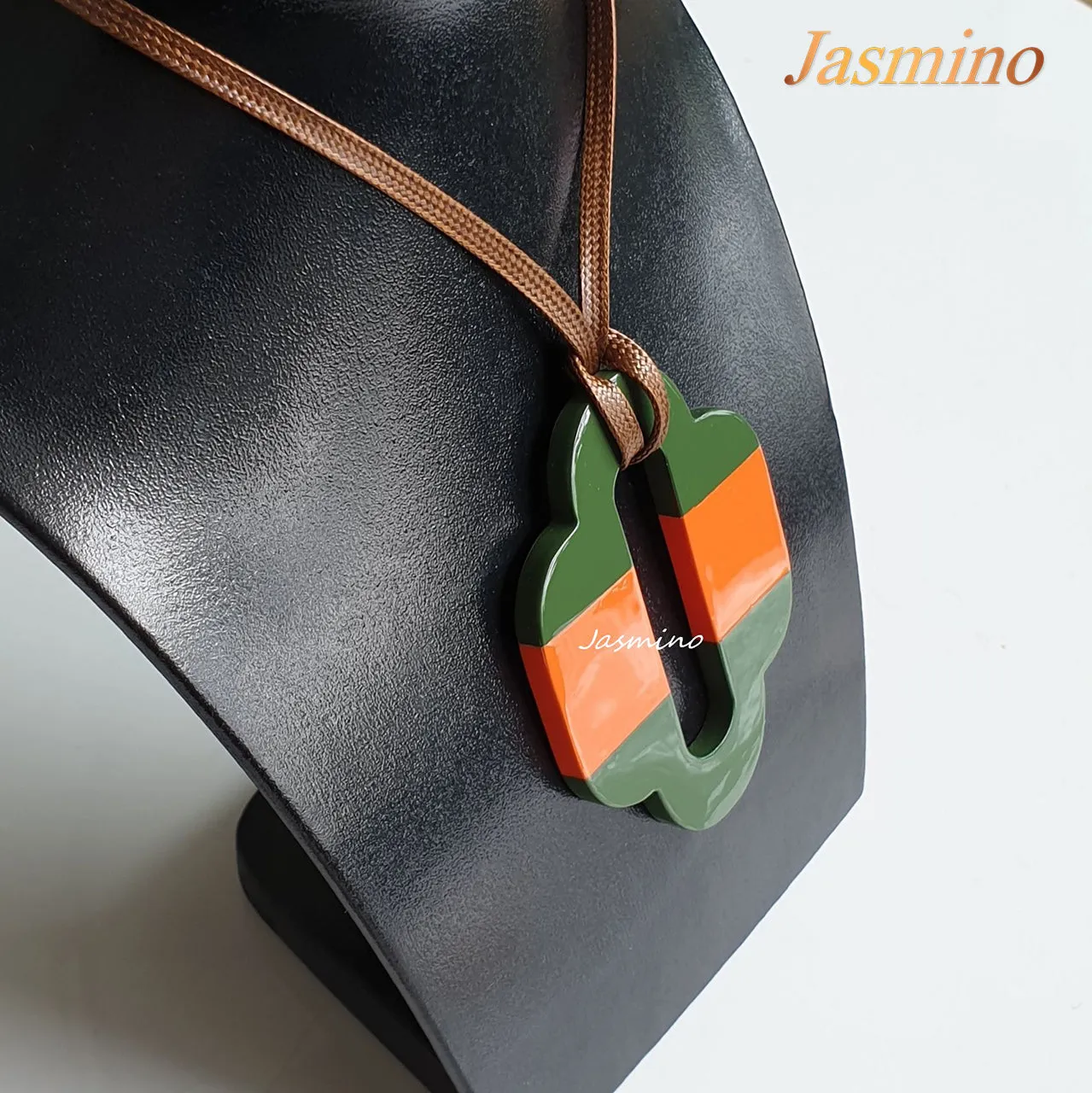 Natural Handmade Pendant J17454, Sources as Natural Buffalo Horn & Lacquer